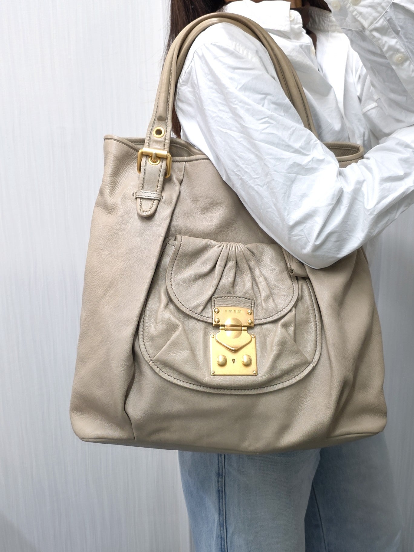 MIUMIU Tote Handbag (Pre-owned)