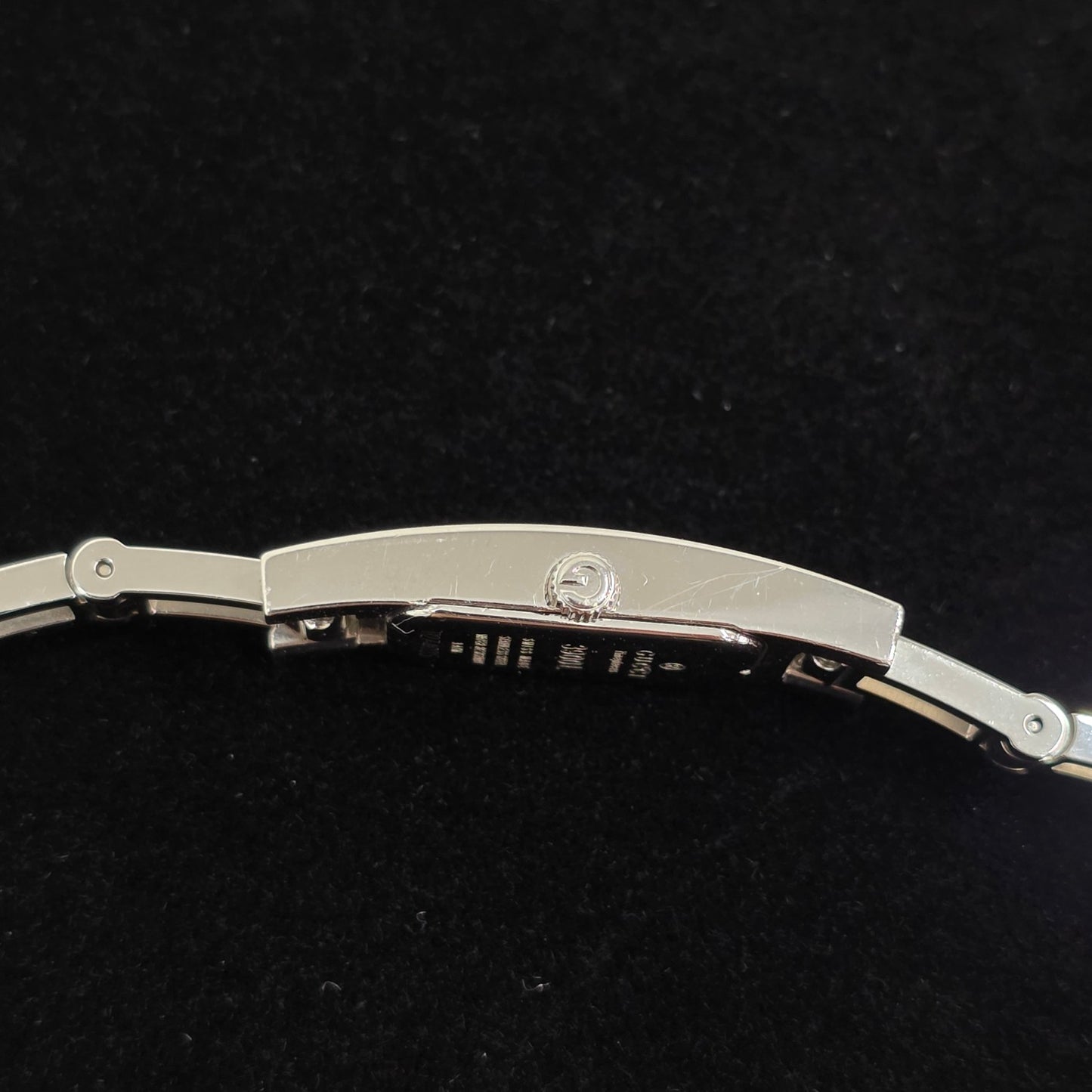 GUCCI Silver Square Type Watch (Pre-owned)