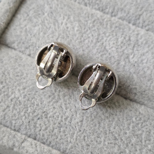 CHANEL Clip-On Earrings (Pre-Owned)