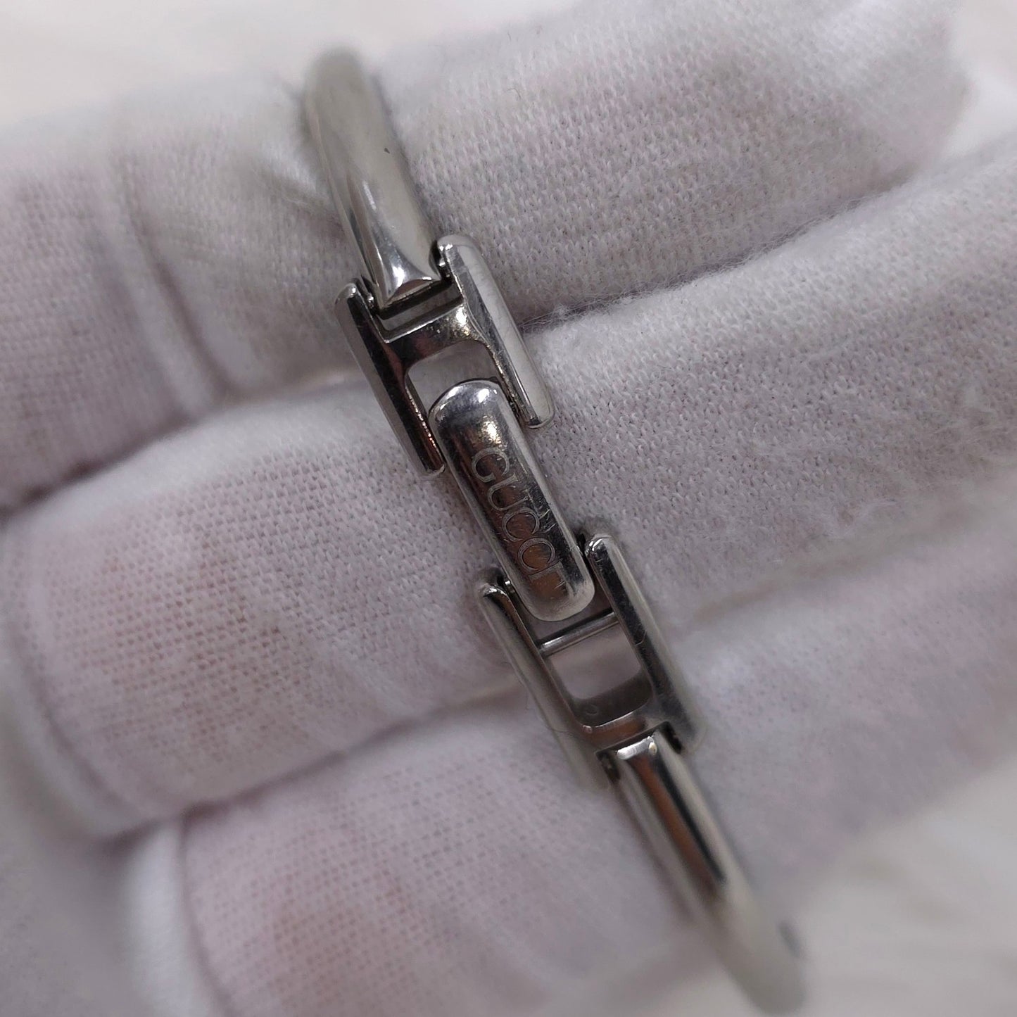 GUCCI Silver Bangle Quartz Watch (Pre-Owned)