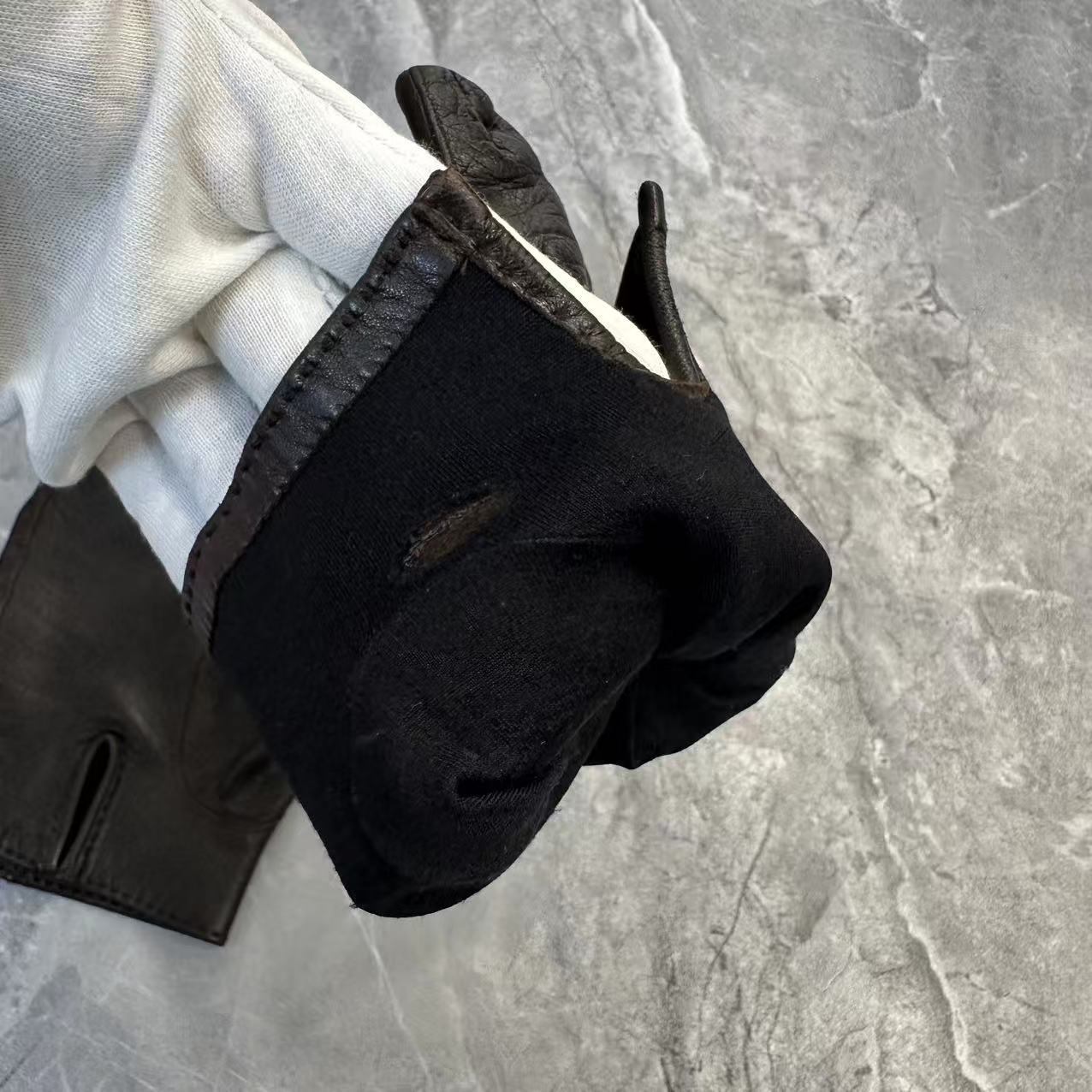 Hermès Kelly Buckle Leather Gloves (Pre-owned)