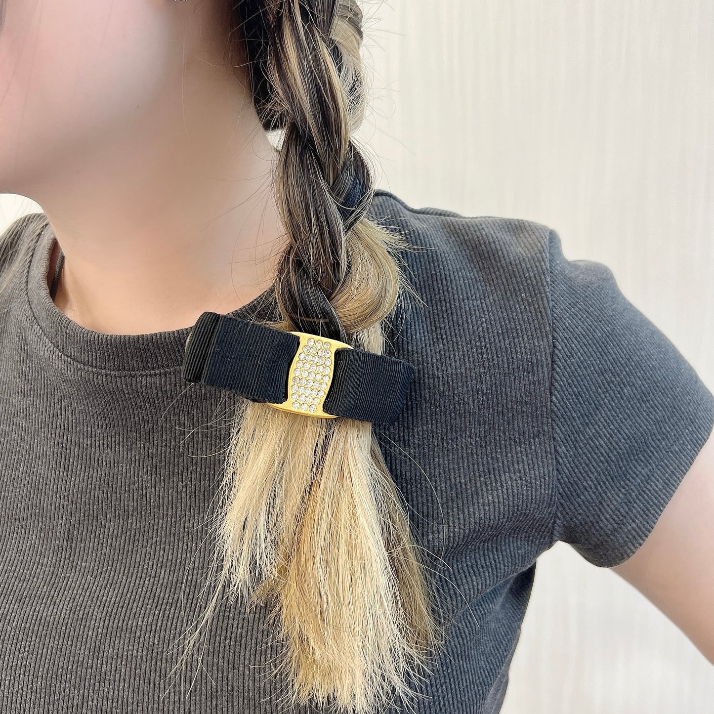 Ferragamo Vara Ribbon Hair Clip (Pre-Owned)
