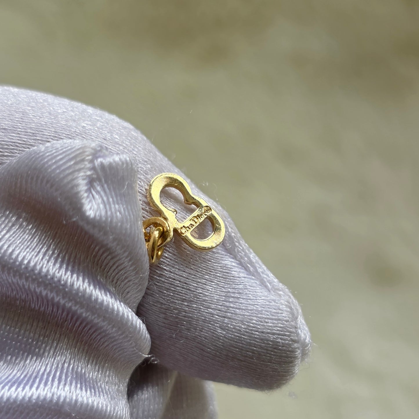 Christian Dior CD Logo Gold-Tone Pendant Necklace (Pre-Owned)