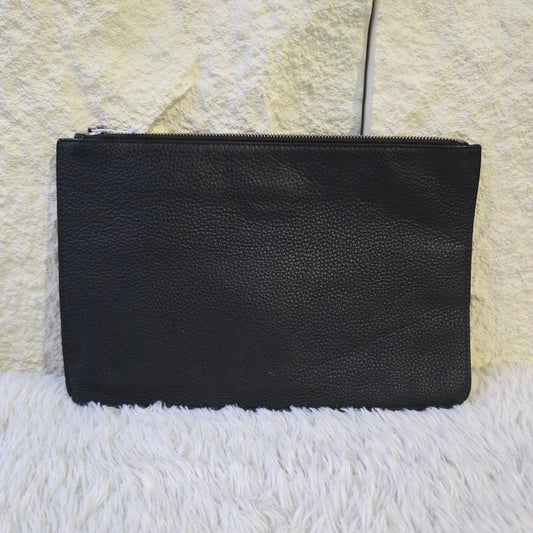 Fendi Selleria Leather Zip Clutch Bag (Pre-Owned)