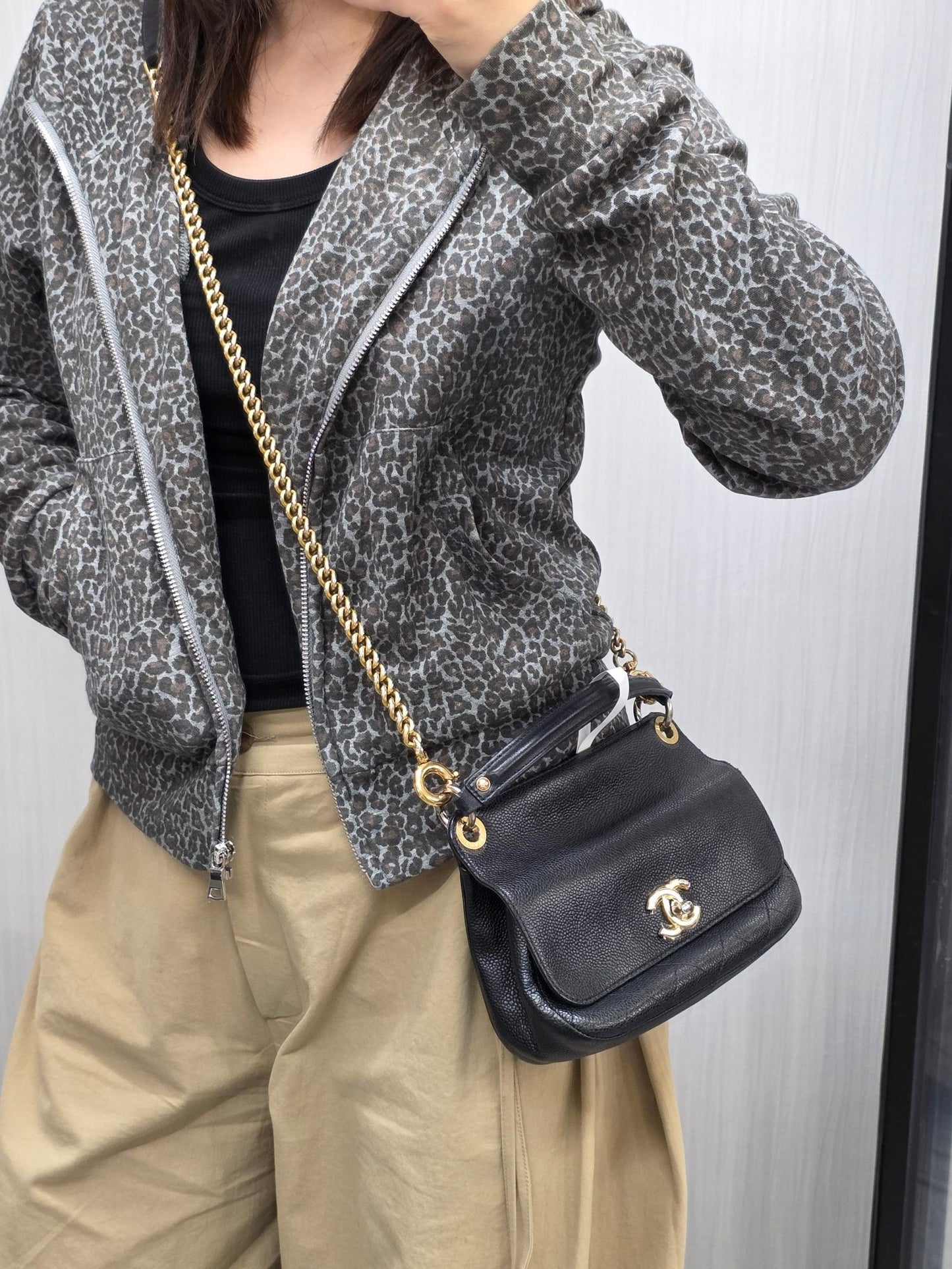 1 Chanel Caviar Leather Top Handle Chain Shoulder Bag (Pre-Owned)
