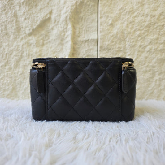 Chanel Quilted Vanity Chain Bag (Pre-Owned)
