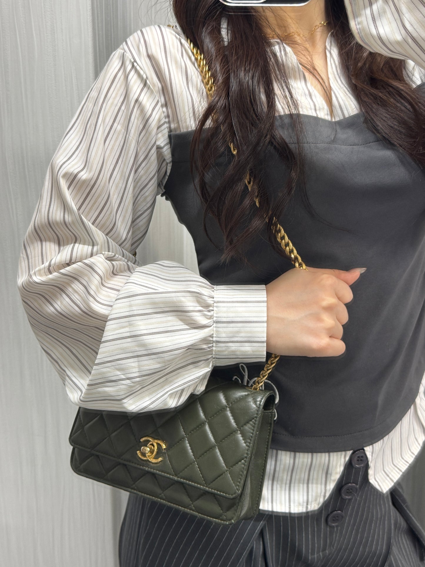 Chanel Quilted Leather Chain Wallet Bag (Pre-Owned)