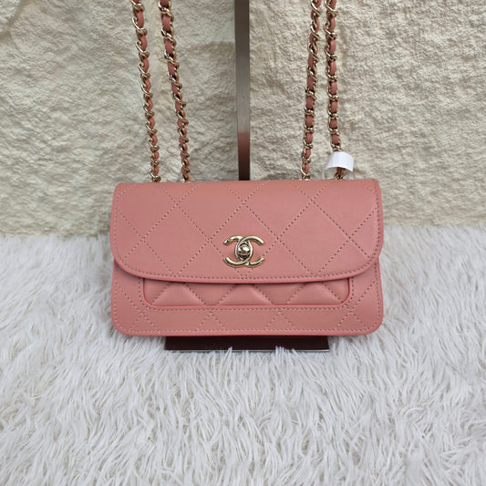 Chanel Pink Quilted Leather Chain Shoulder Bag (Pre-Owned)