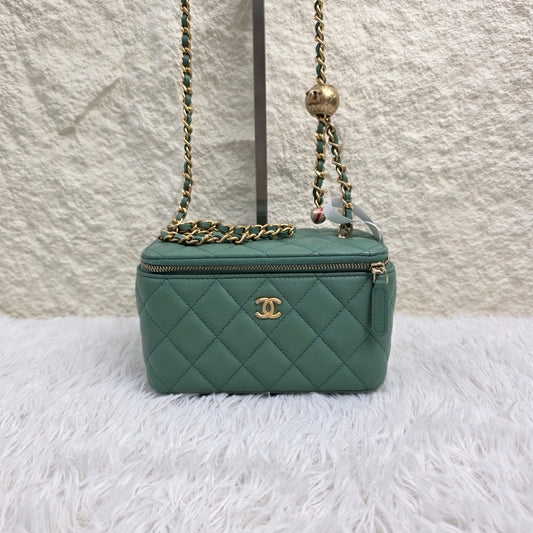 Chanel Green Quilted Leather Vanity Chain Shoulder Bag (Pre-Owned)