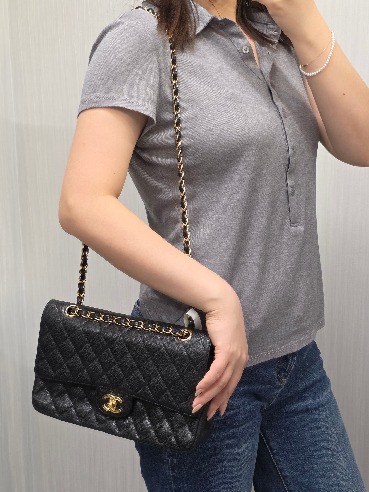 Chanel Black Quilted Caviar Leather Classic Flap Shoulder Bag (Pre-Owned)