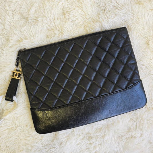Chanel Quilted Leather Zip Pouch Clutch Bag (Pre-Owned)