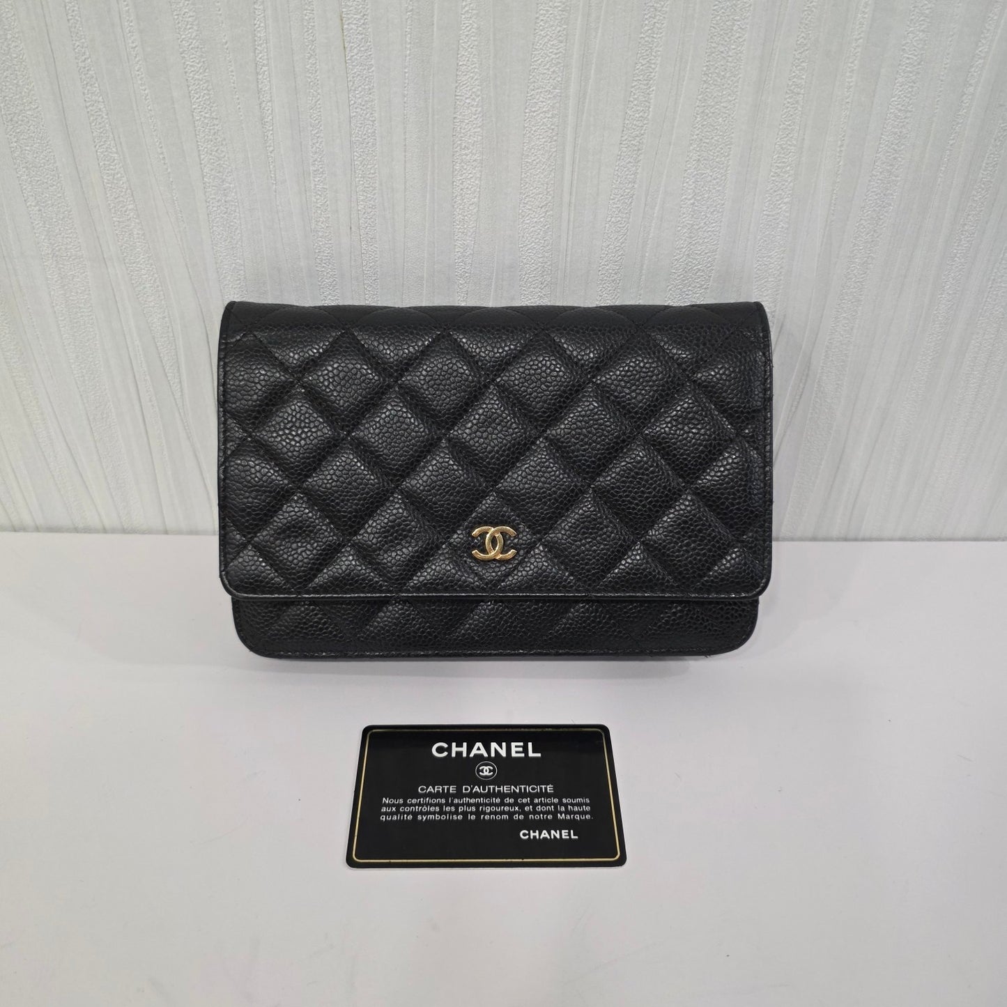 1 Chanel Classic Quilted Leather Long Wallet (Pre-Owned)