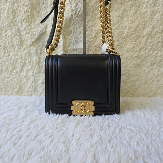 Chanel Boy Quilted Leather Chain Shoulder Bag (Pre-Owned)