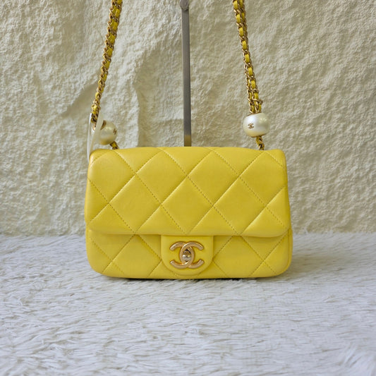 Chanel Quilted Leather Chain Shoulder Bag (Pre-Owned)