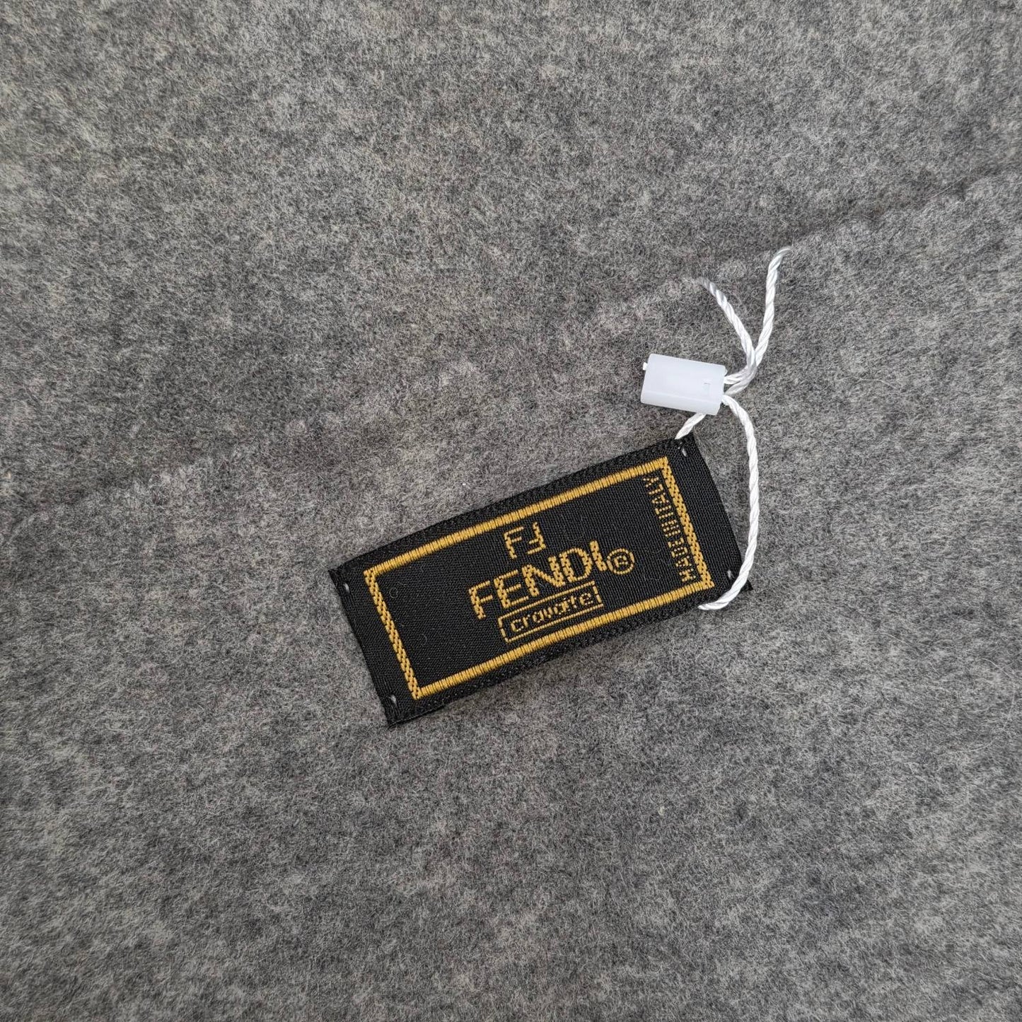 FENDI 长款丝巾(二手)
