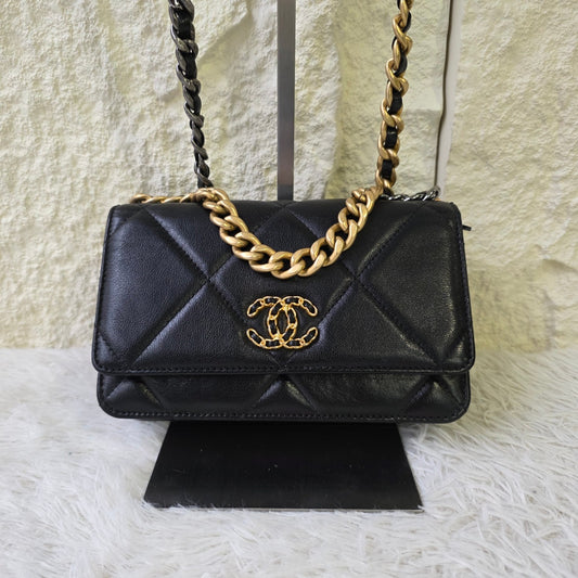 CHANEL Chained Shoulder Bag (Pre-owned)