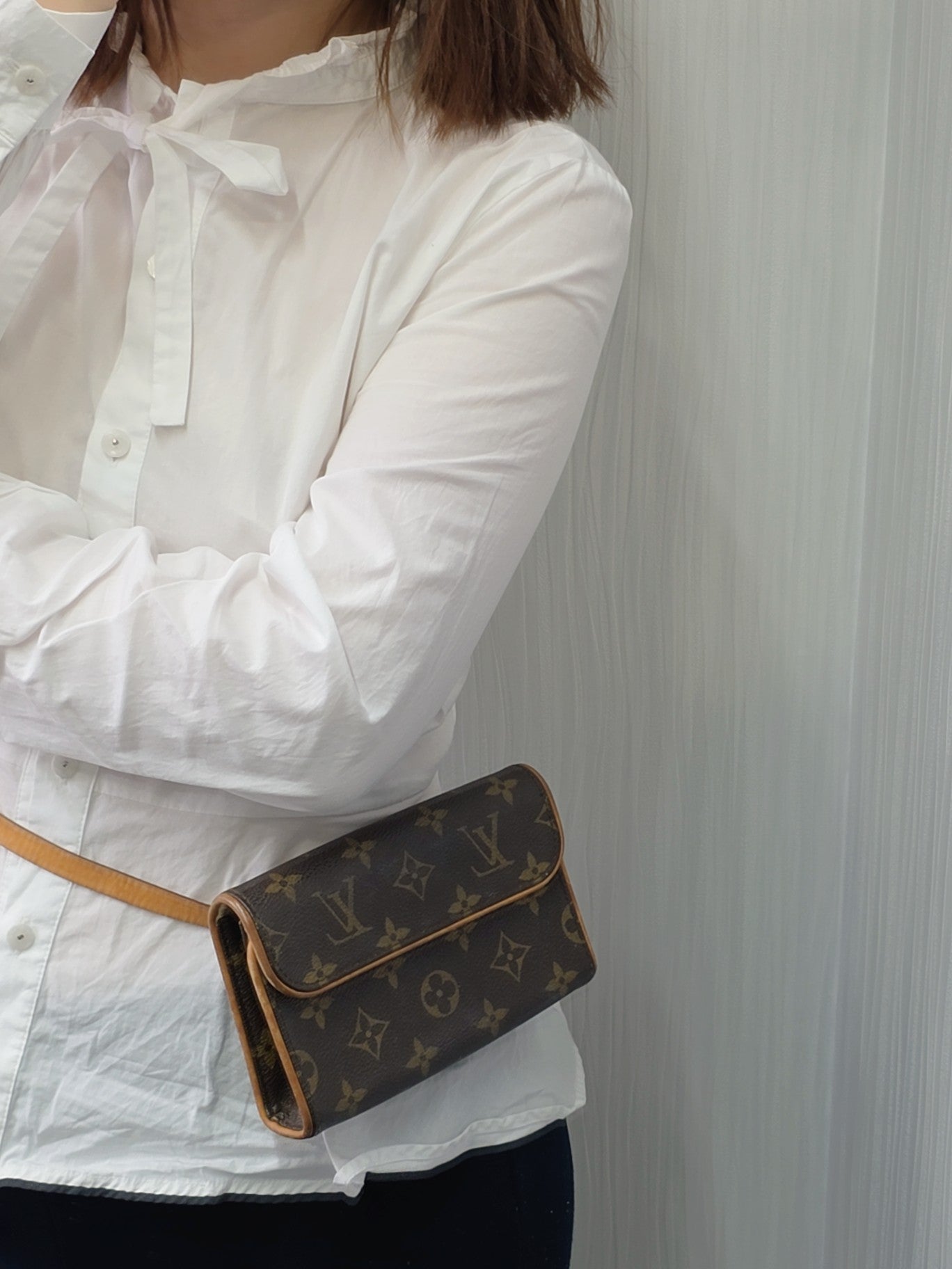 Louis Vuitton Monogram Crossbody Bag (Pre-owned)