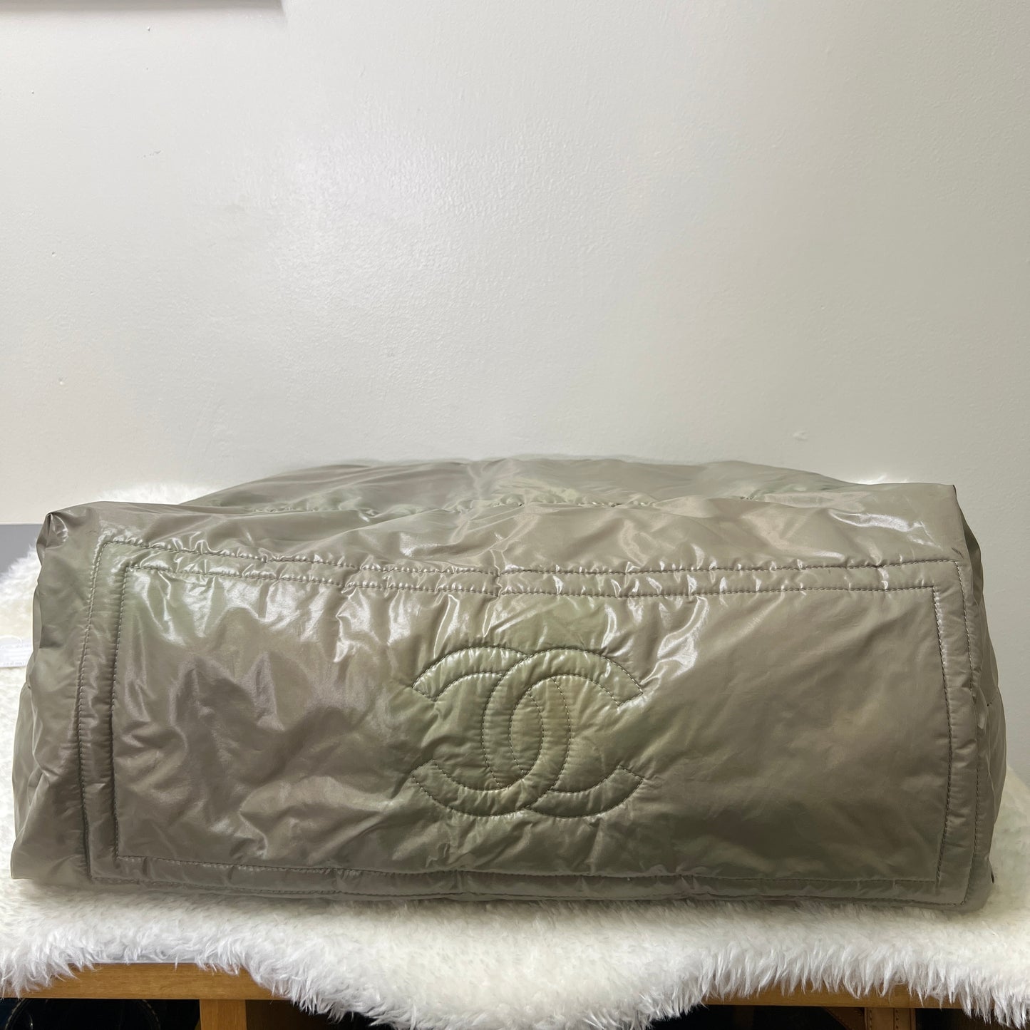 シャネル オーバーサイズ パファー リバーシブルバッグ 【中古】