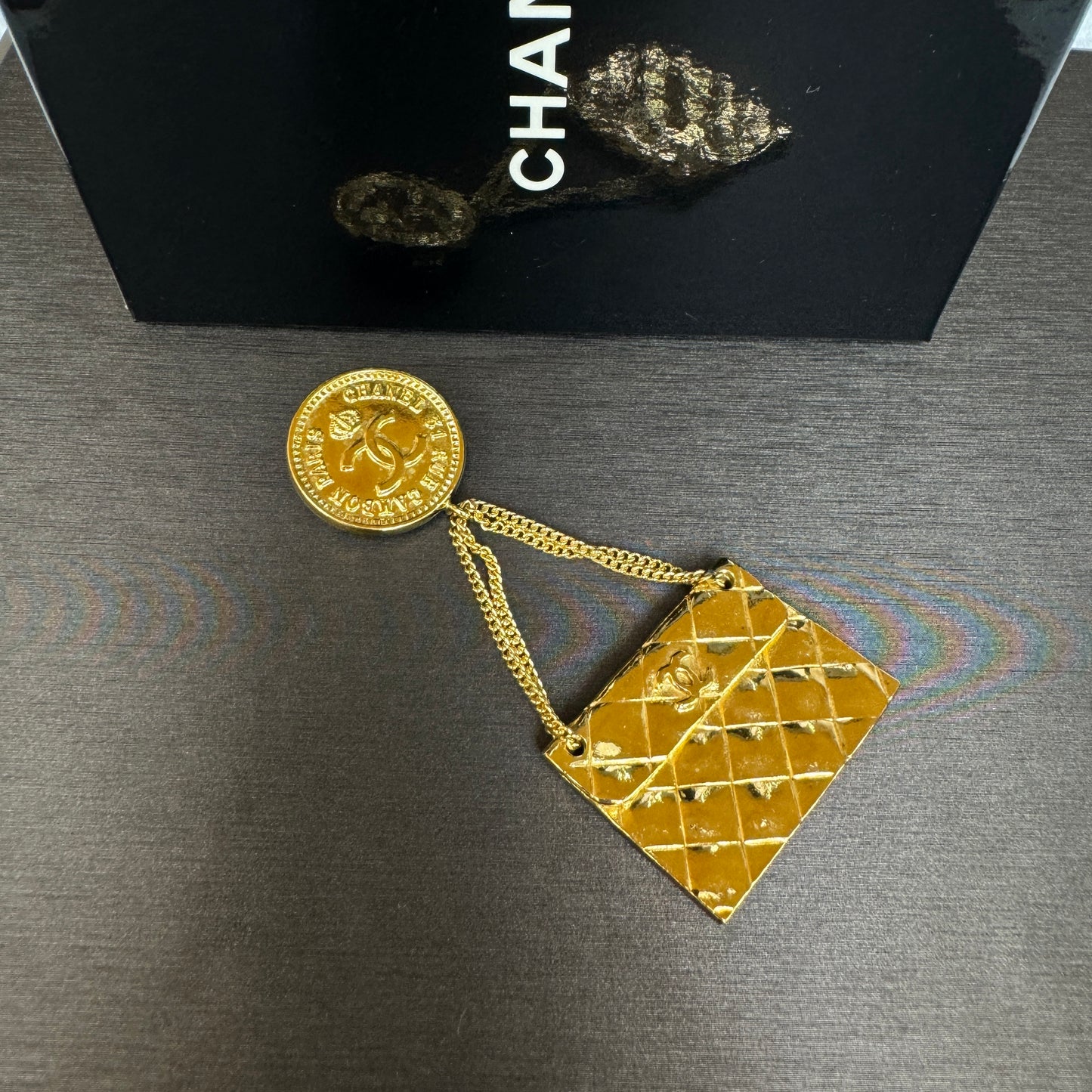 CHANEL ハンドバッグ型ブローチ【中古】