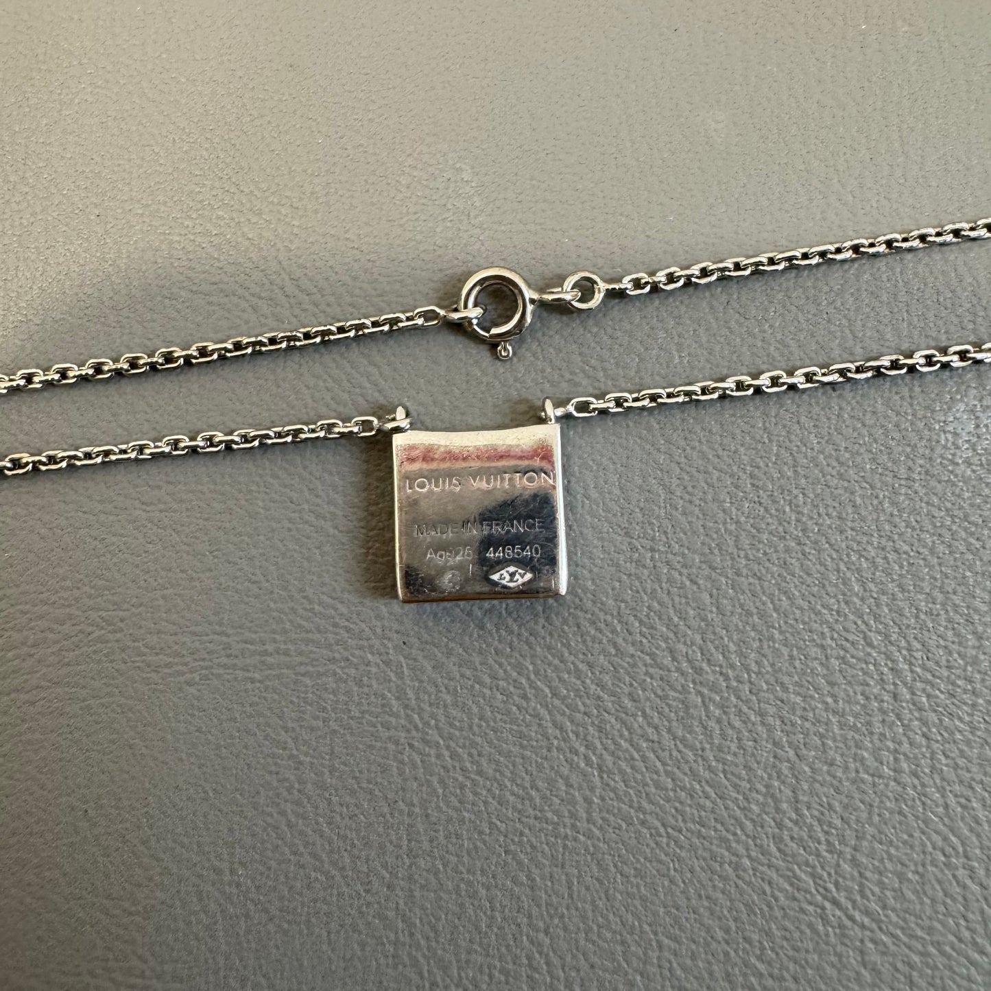 LOUIS VUITTON シルバーネックレス【中古】