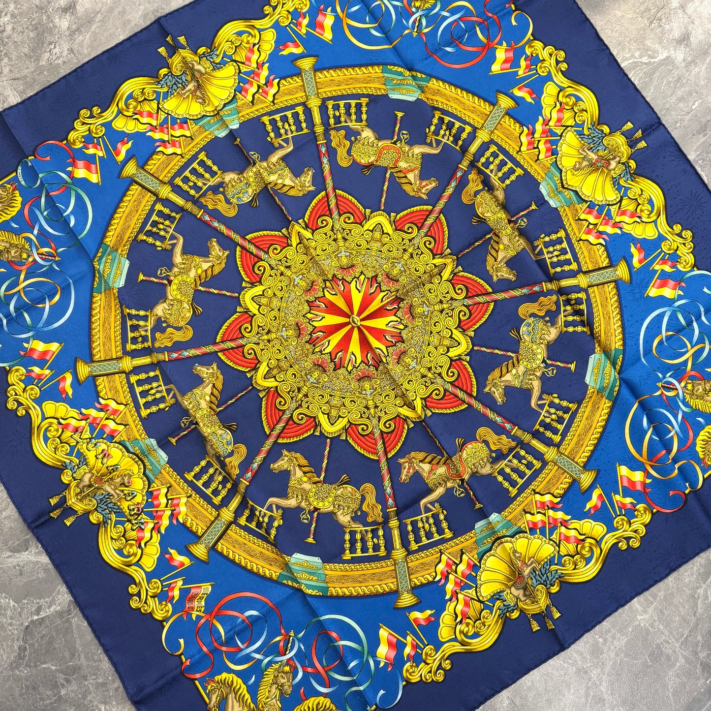 エルメス 90cm シルクスカーフ「パターンド&カルーセル」【中古】