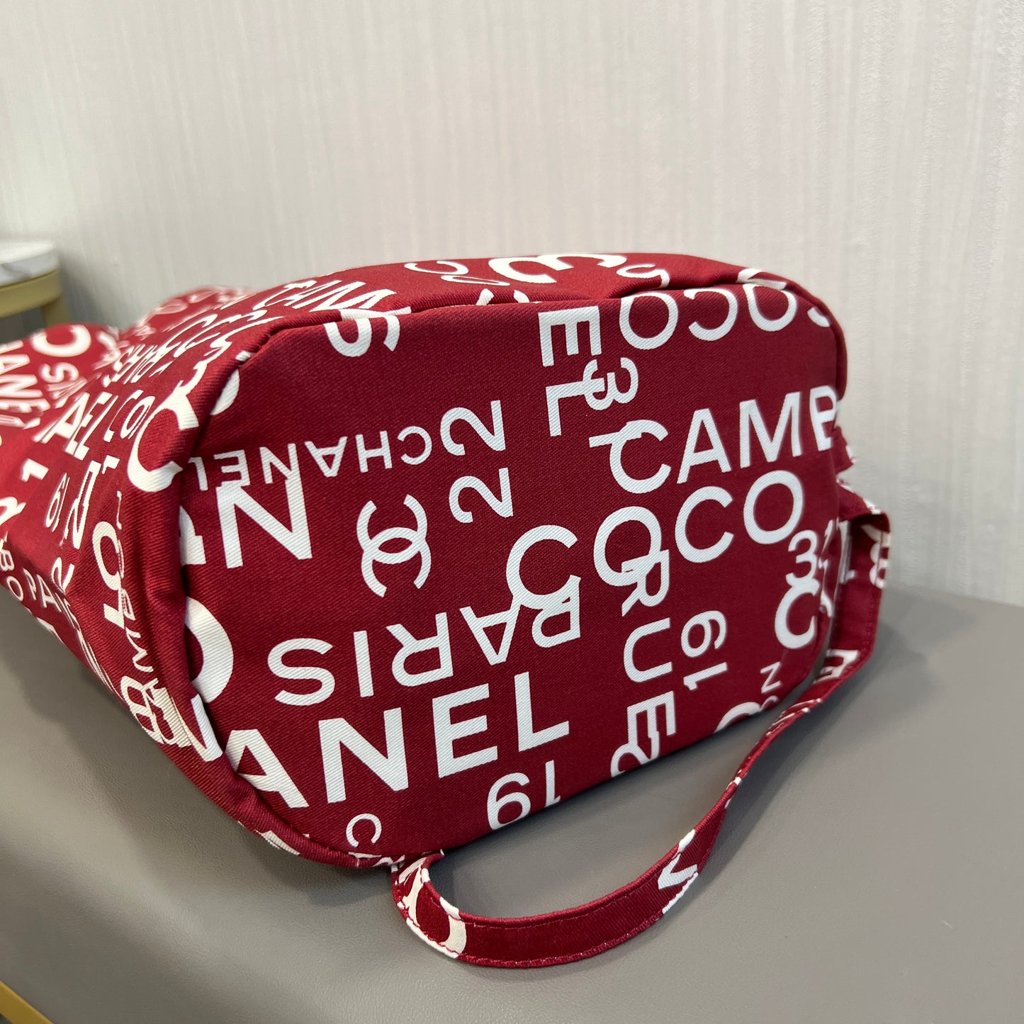 シャネル レッド キャンバス ショルダーバッグ 【中古】