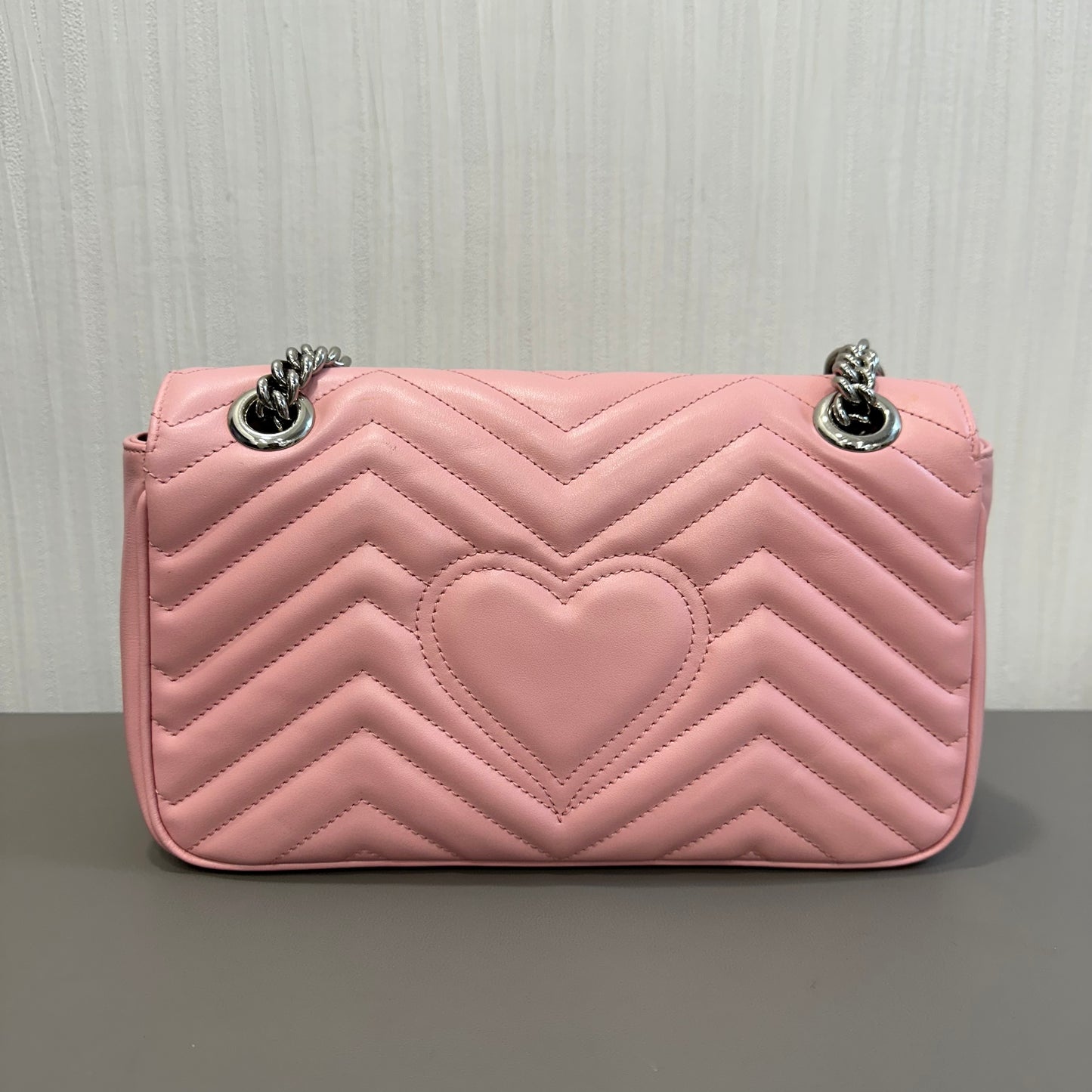 GUCCI ピンク&シルバー マーモント 25 ショルダーバッグ【中古】