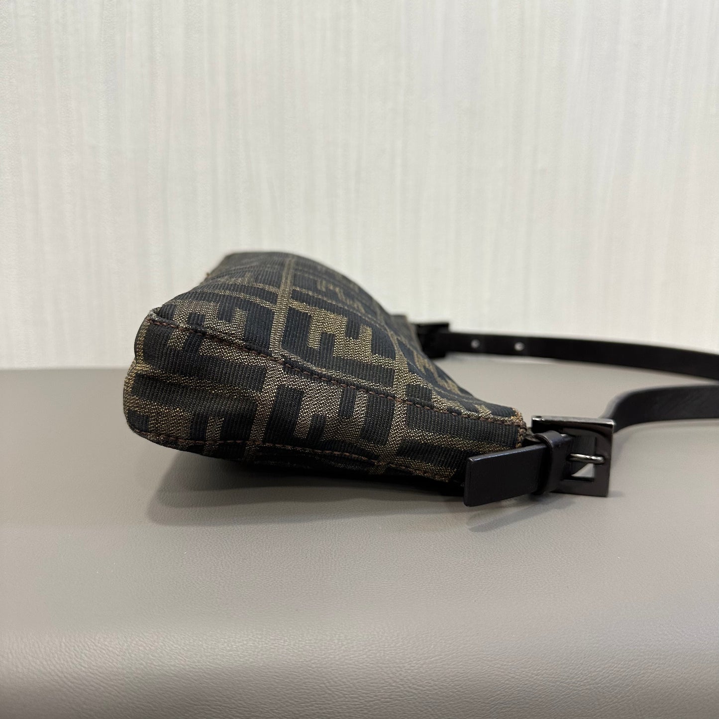 フェンディ モノグラム ミニ バゲット ショルダーバッグ 【中古】