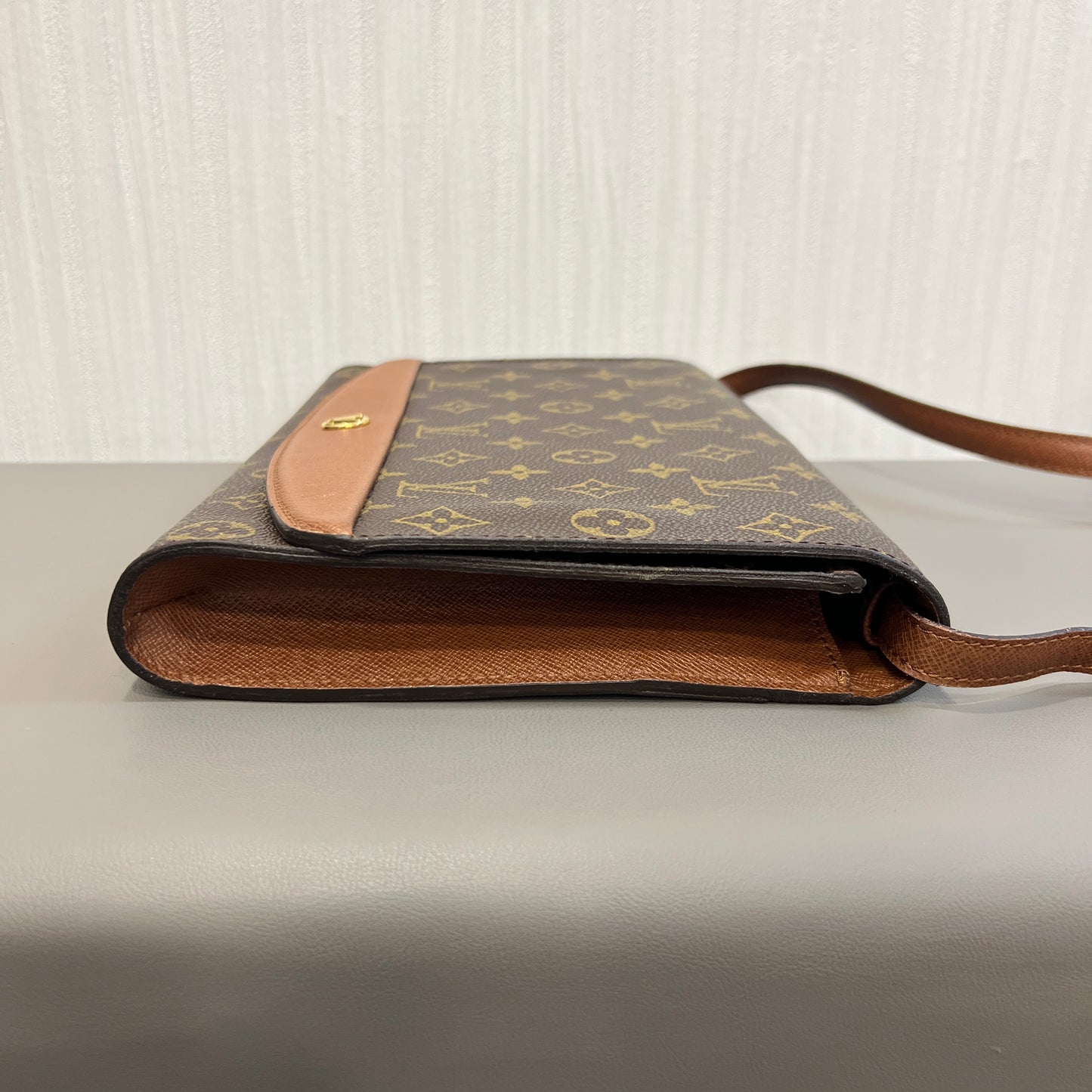 ルイ・ヴィトン ヴィンテージ レッド レザー エンベロープバッグ【中古】