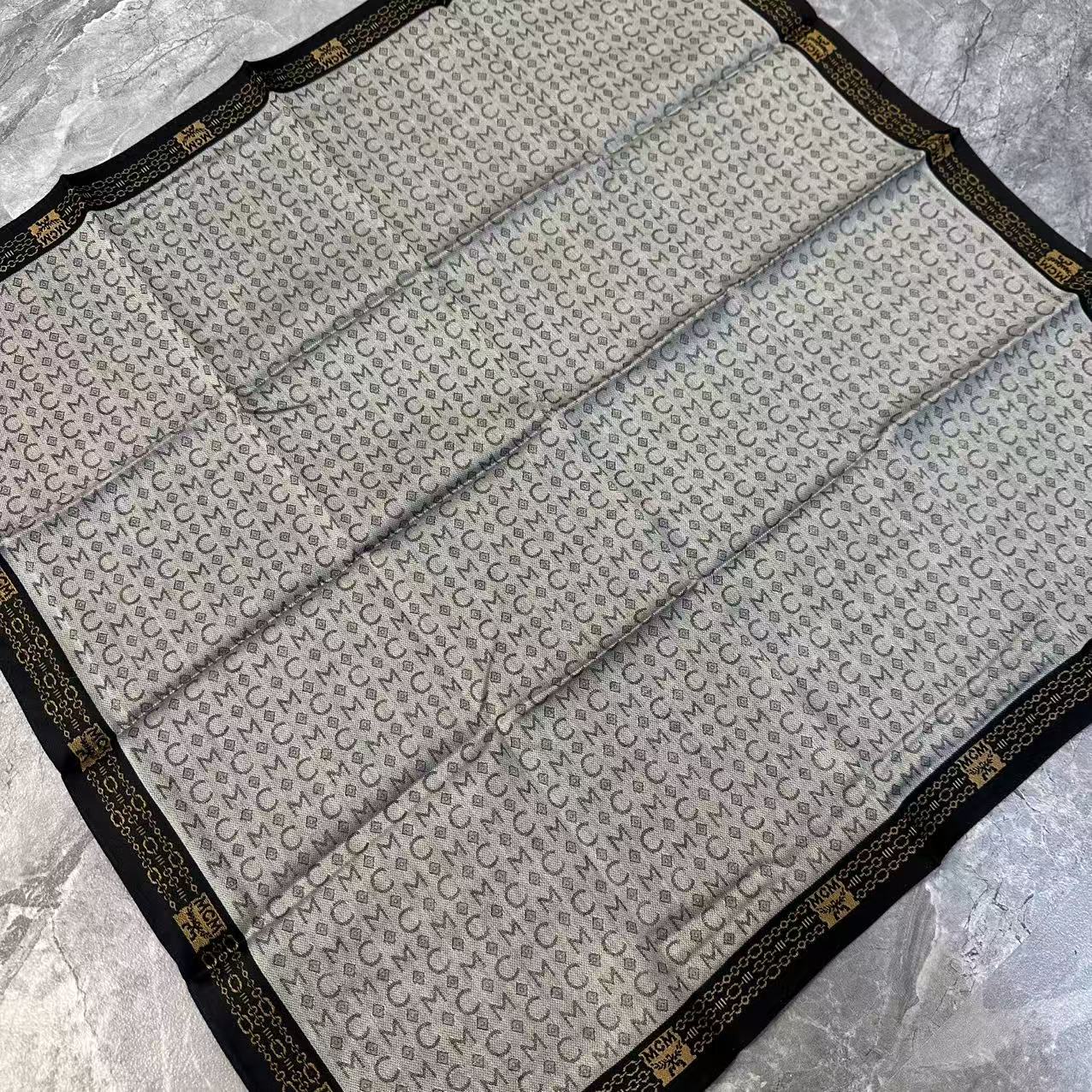 MCM シルクスカーフ【中古】