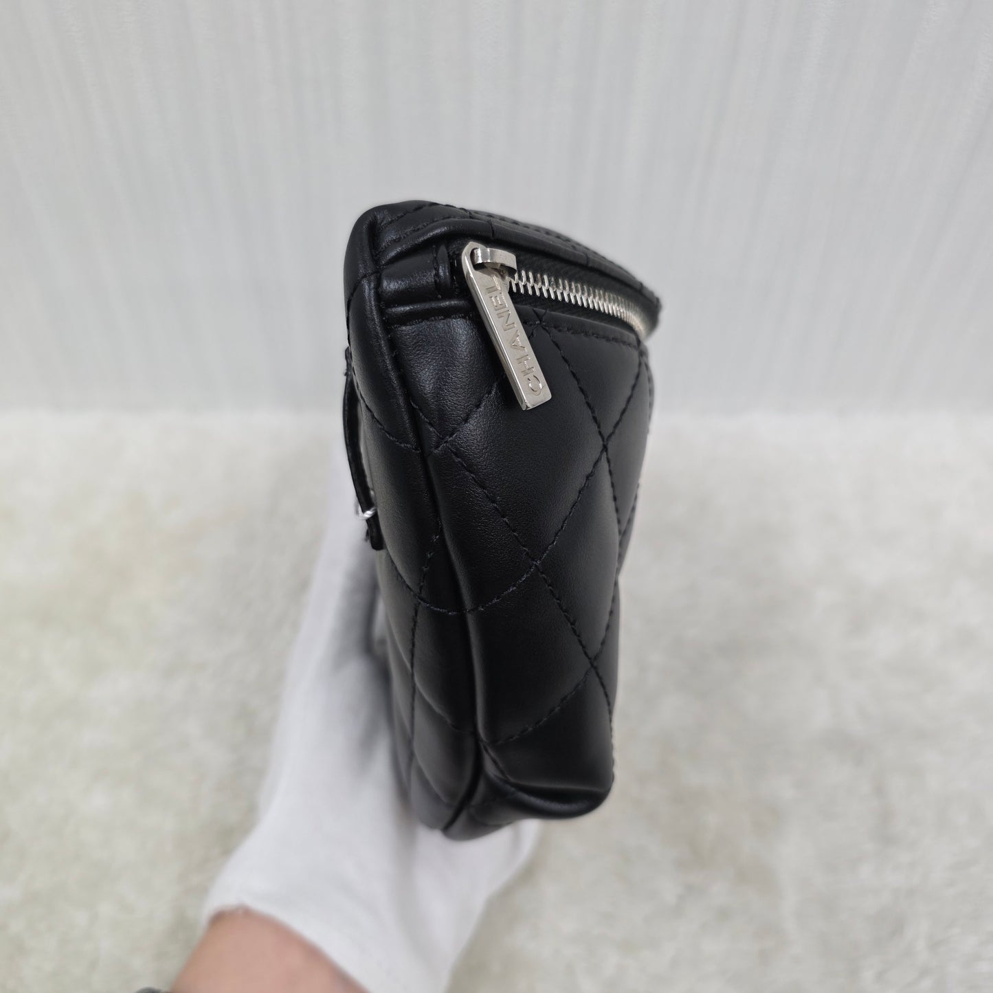 CHANEL ブラック&シルバー キルティング ウエストバッグ【中古】