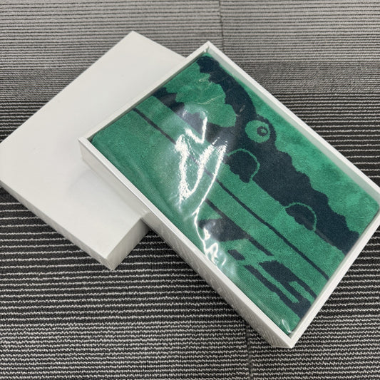 LACOSTE Towel [Pre-Owned]