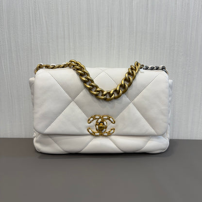 Chanel 19 Chain Shoulder Bag White [Pre-owned]