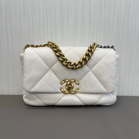 Chanel 19 Chain Shoulder Bag White [Pre-owned]