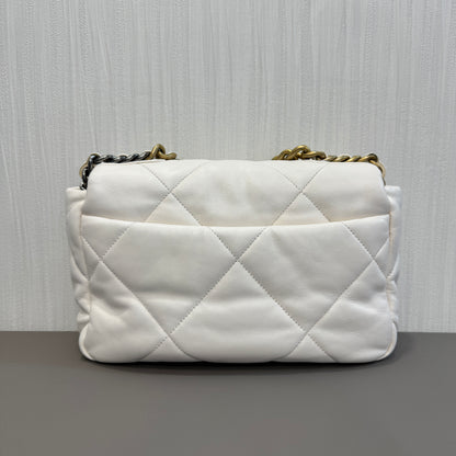 Chanel 19 Chain Shoulder Bag White [Pre-owned]