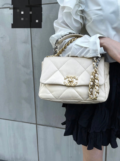 Chanel 19 Chain Shoulder Bag White [Pre-owned]