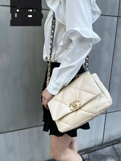 Chanel 19 Chain Shoulder Bag White [Pre-owned]