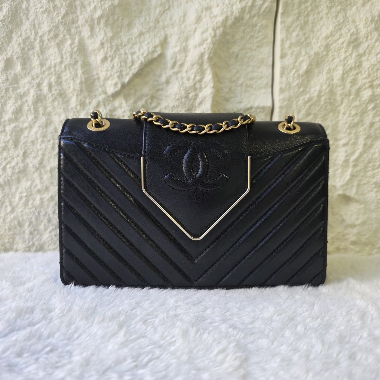 CHANEL シェブロン Vステッチ ショルダーバッグ レザー【中古】 