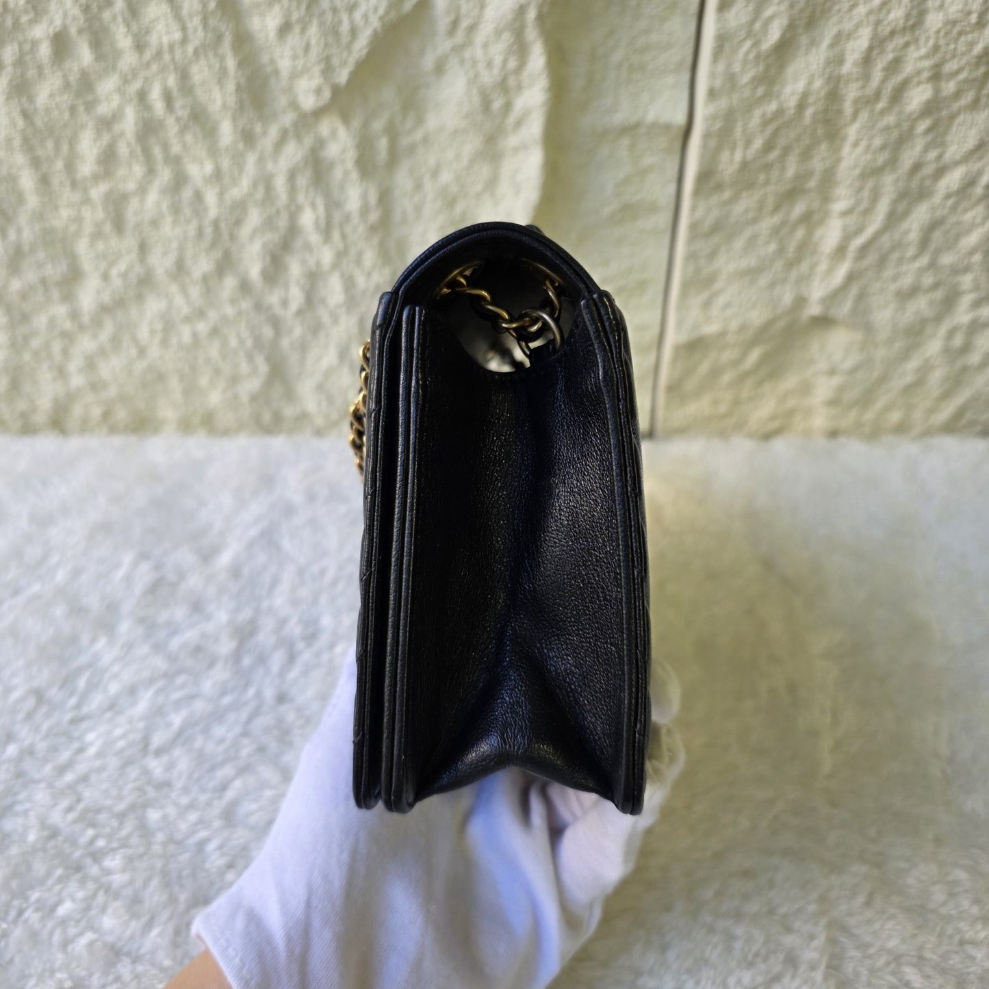 CHANEL シェブロン Vステッチ ショルダーバッグ レザー【中古】 