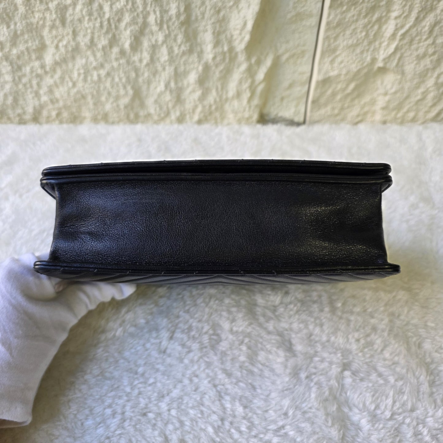 CHANEL シェブロン Vステッチ ショルダーバッグ レザー【中古】 