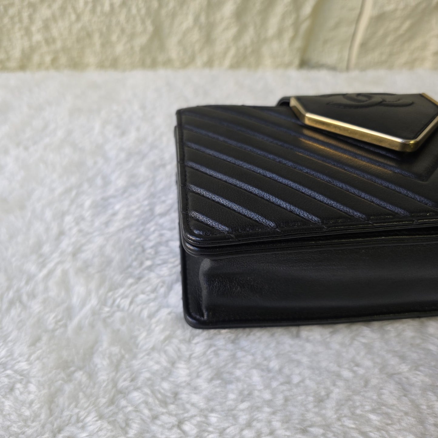 CHANEL シェブロン Vステッチ ショルダーバッグ レザー【中古】 