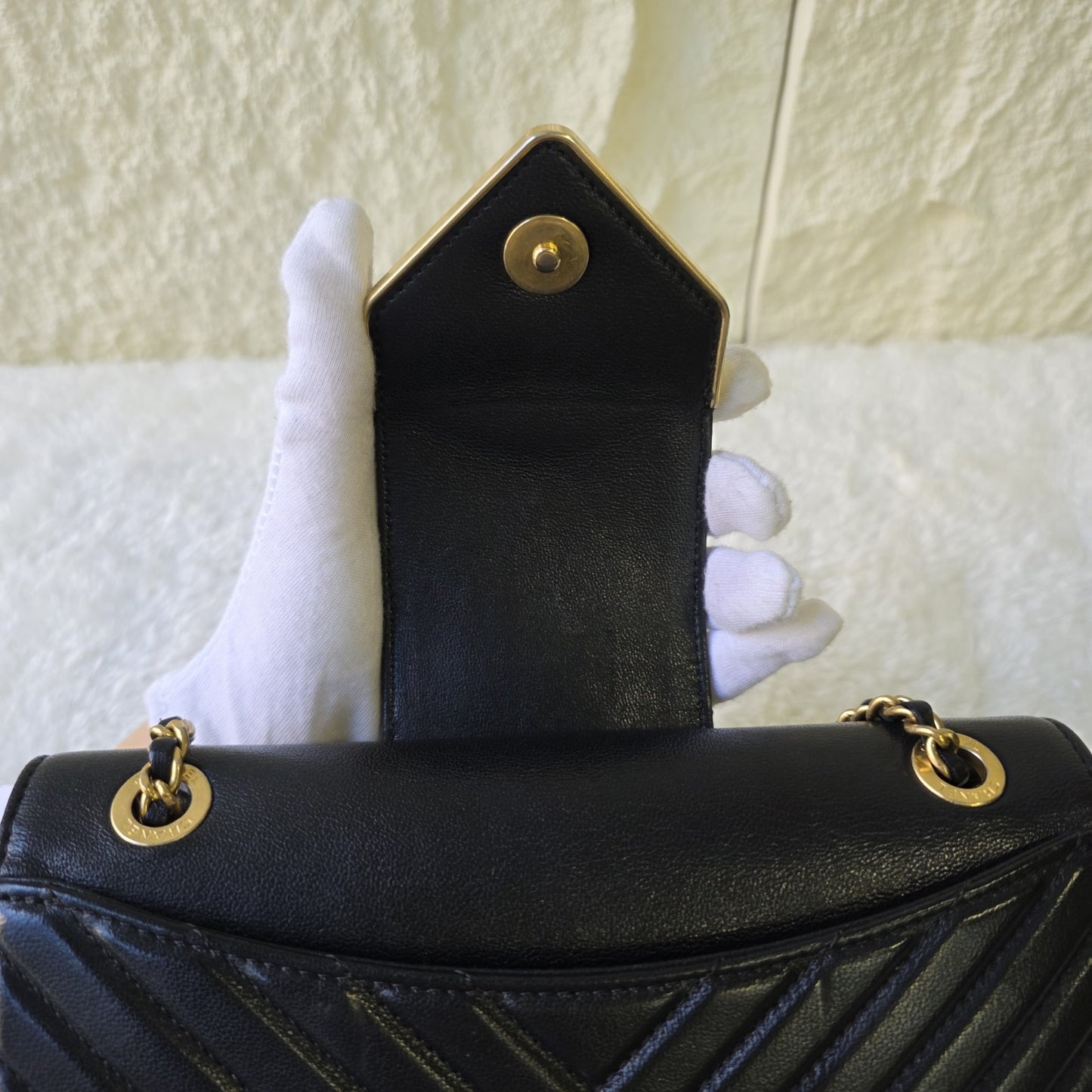 CHANEL シェブロン Vステッチ ショルダーバッグ レザー【中古】 