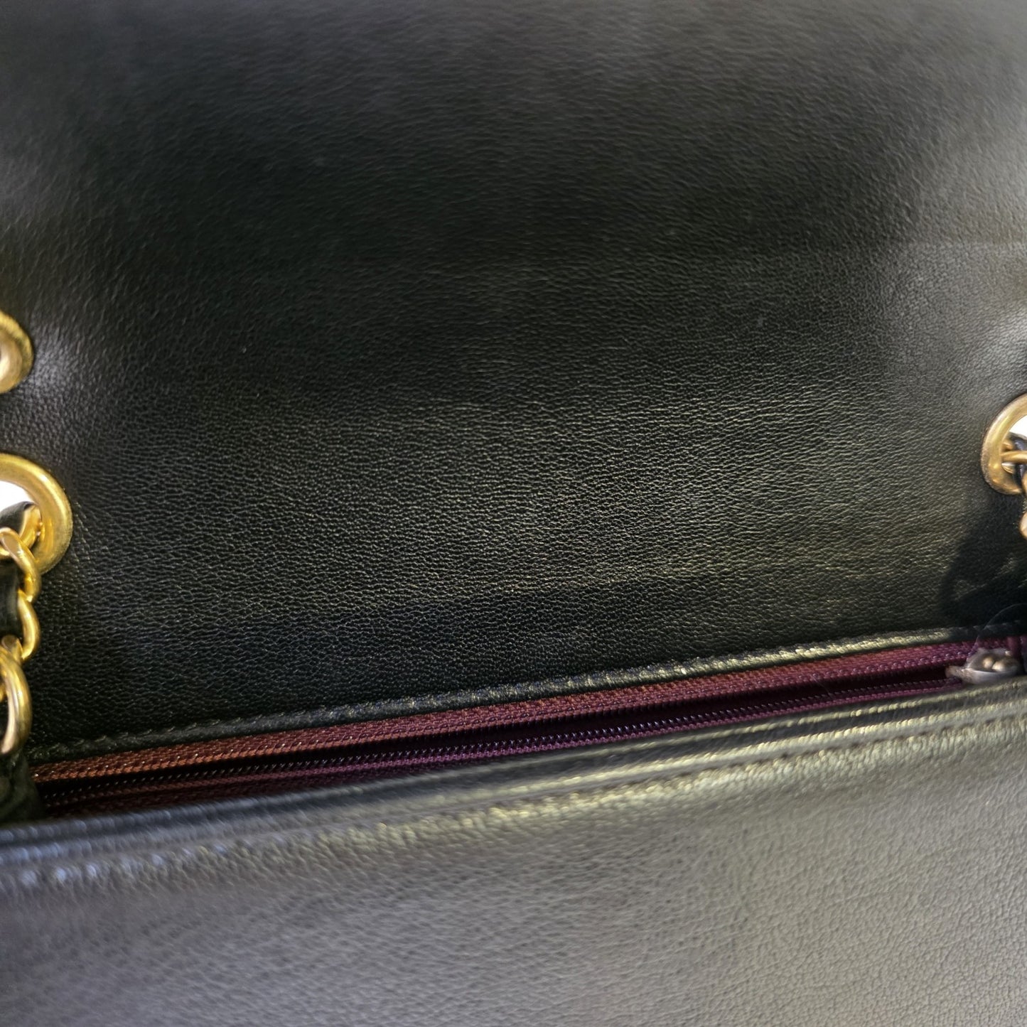 CHANEL シェブロン Vステッチ ショルダーバッグ レザー【中古】 