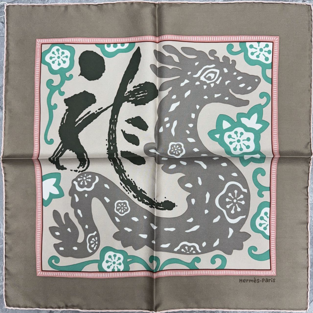エルメス カレ45「十二支」シルクスカーフ【中古】 