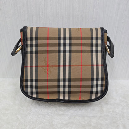 Burberry Pouch Bag (Pre-owned)