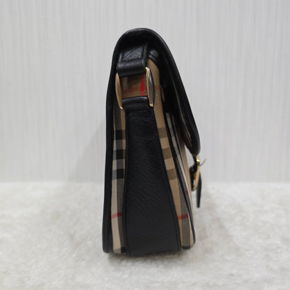 Burberry Pouch Bag (Pre-owned)