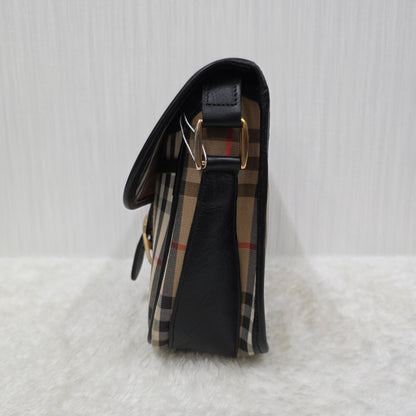 Burberry Pouch Bag (Pre-owned)