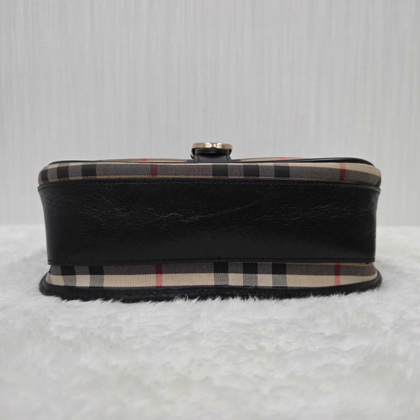 Burberry Pouch Bag (Pre-owned)