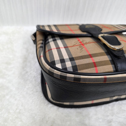 Burberry Pouch Bag (Pre-owned)