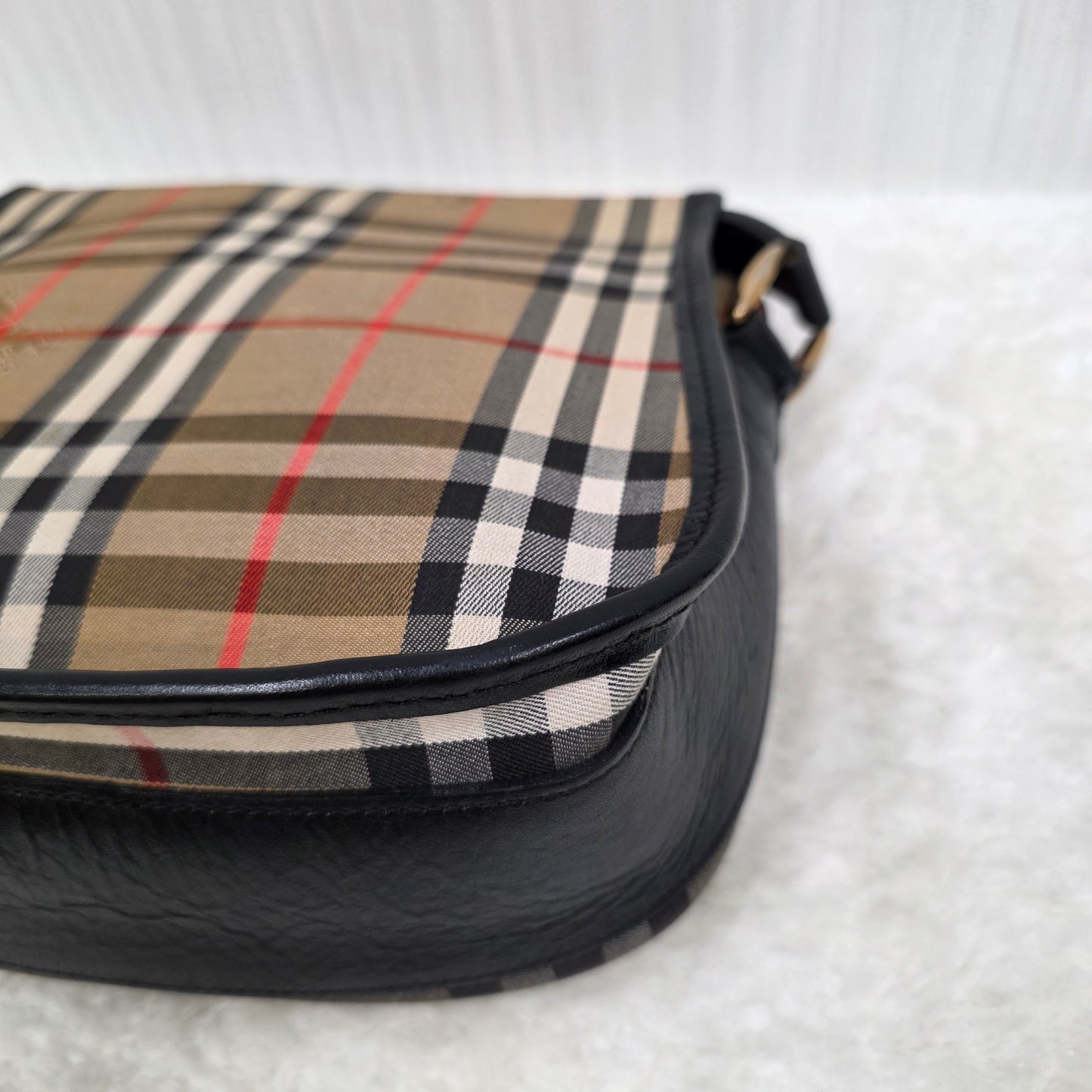 Burberry Pouch Bag (Pre-owned)